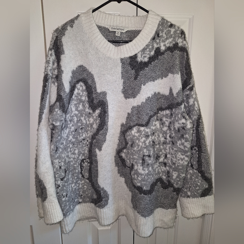 Davi & Dani Tunic Sweater Gray And White NWOT